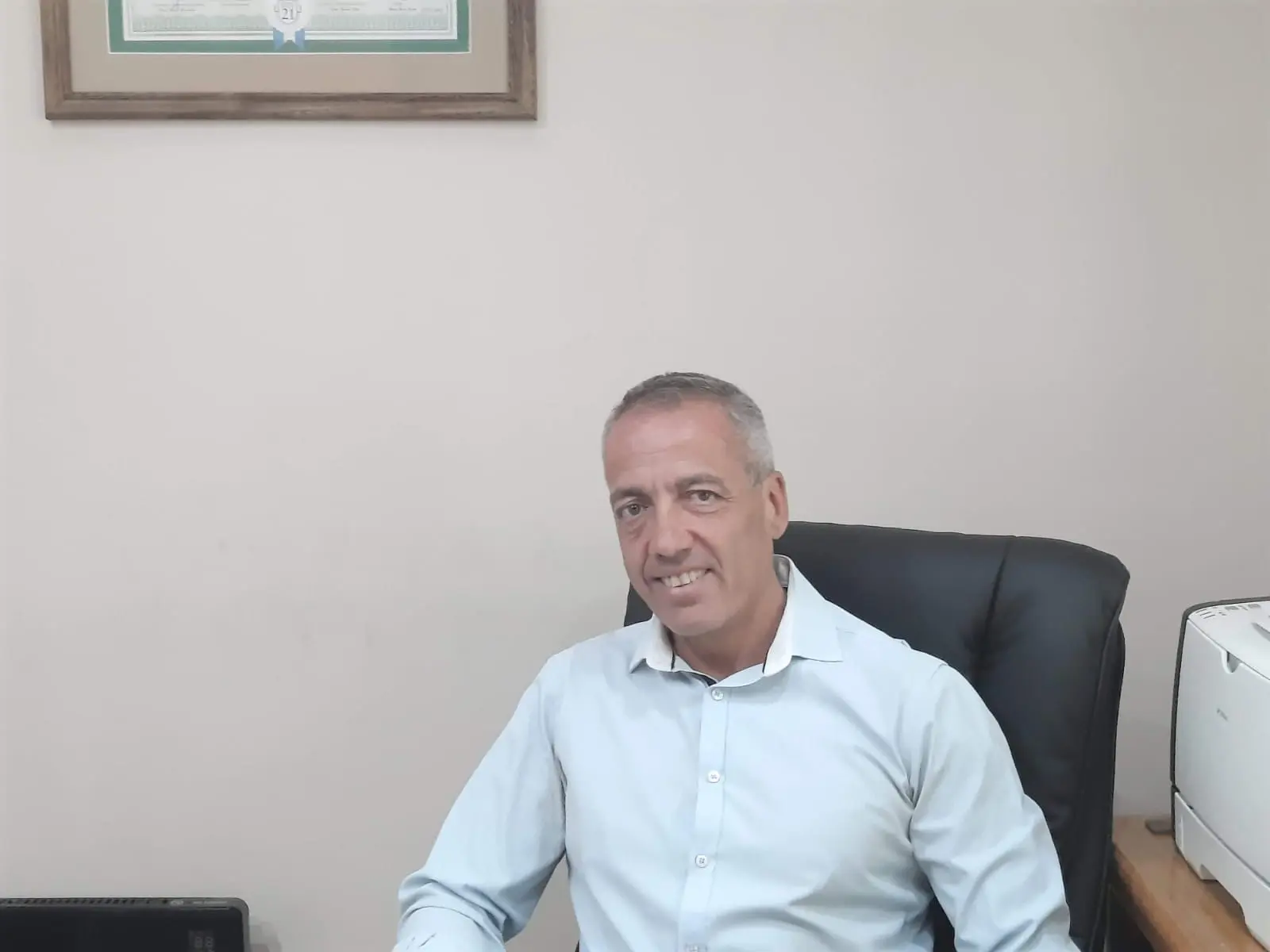 Retrato del Dr. Roberto Tauber, abogado especialista en derecho de familia.